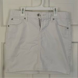Levi’s Denizen White Jean Skirt (size 8)